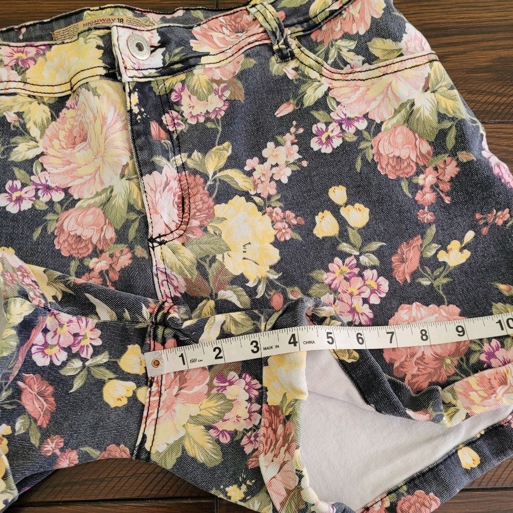 HIGHWAY JEANS Women's Shorts Size 18 Denim Streach Floral Cottagecore - Picture 9 of 9